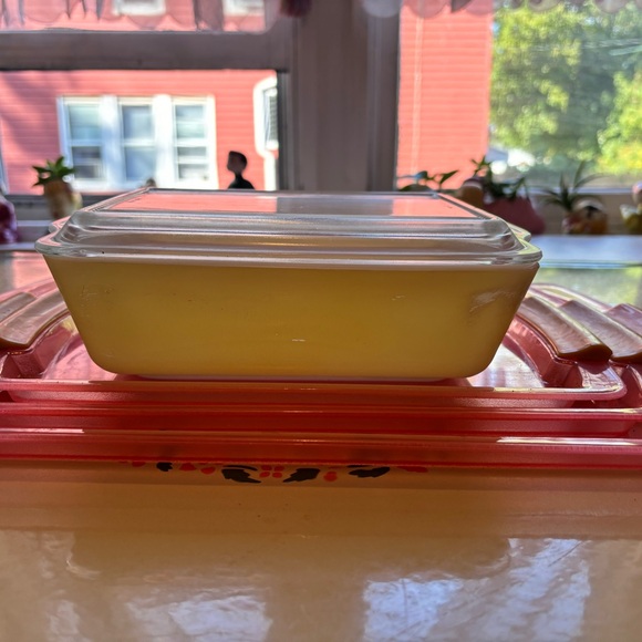 Vintage 503 Pyrex Yellow Refrigerator Dish 1.5 Quart with Ribbed Lid. - Picture 3 of 7